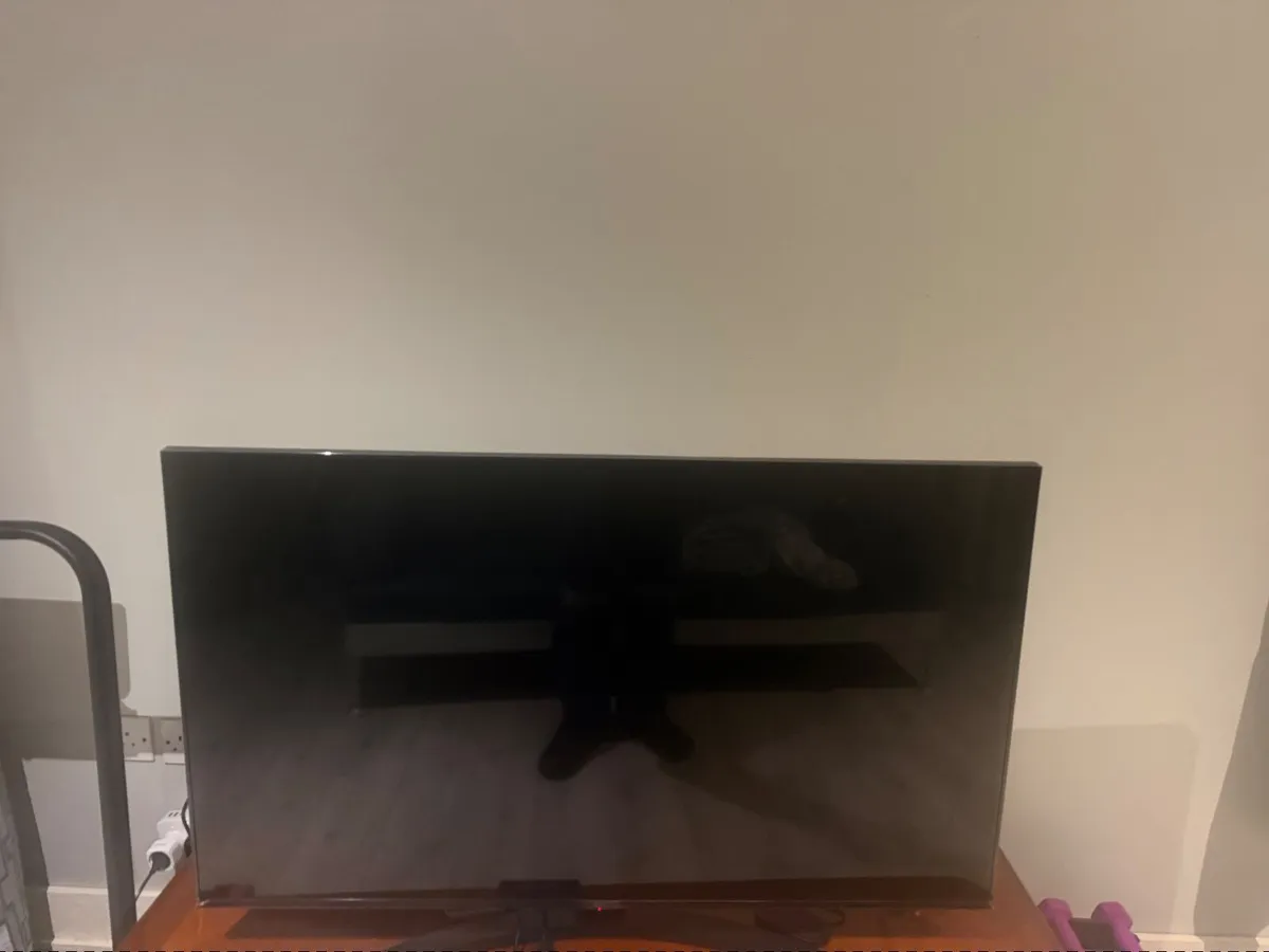 43” 4K UHD LED SMART TV - Image 4