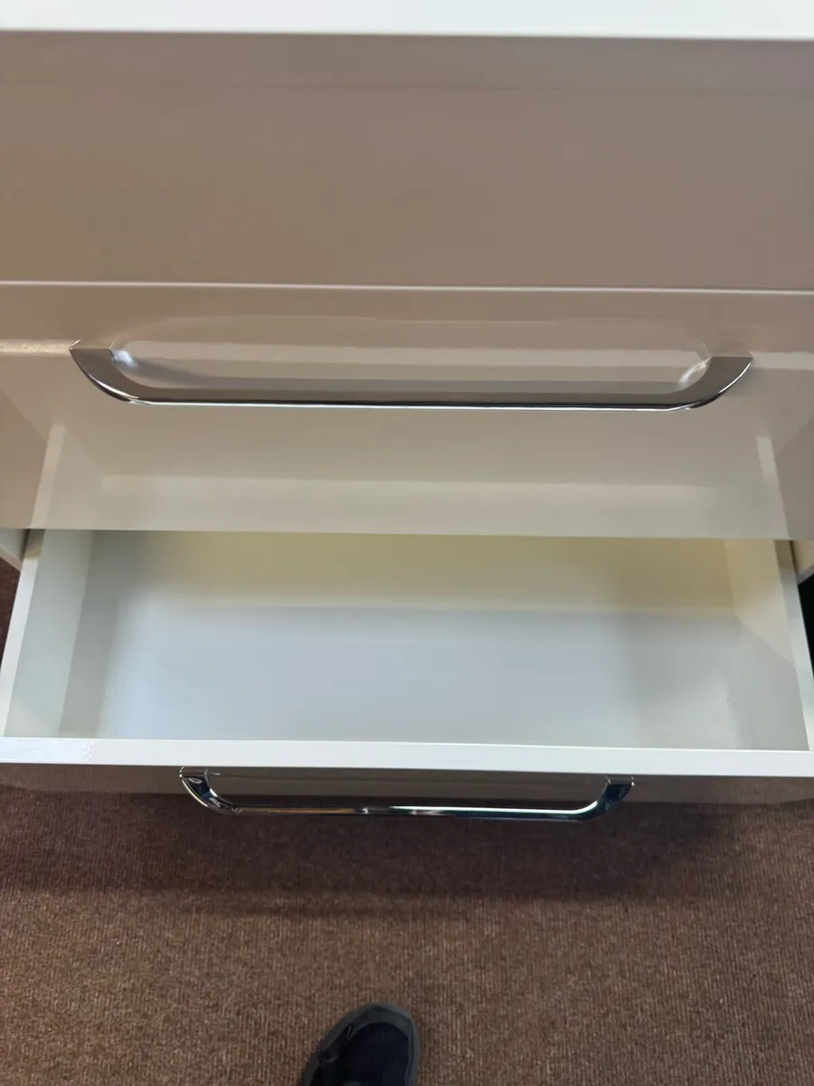 Brand New White 800mm Vanity Unit Basin & Tap - Image 3
