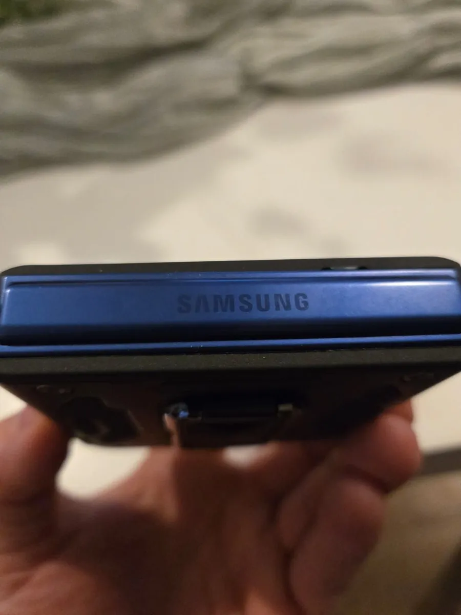 Samsung Z Flip 7 - Image 3