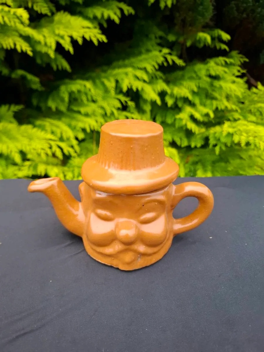 One cup novelty tea pot postage possible - Image 1