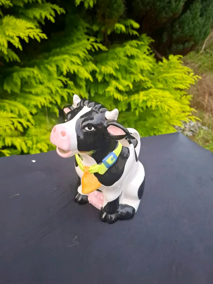 Cow novelty pitcher postage possible - Image 2