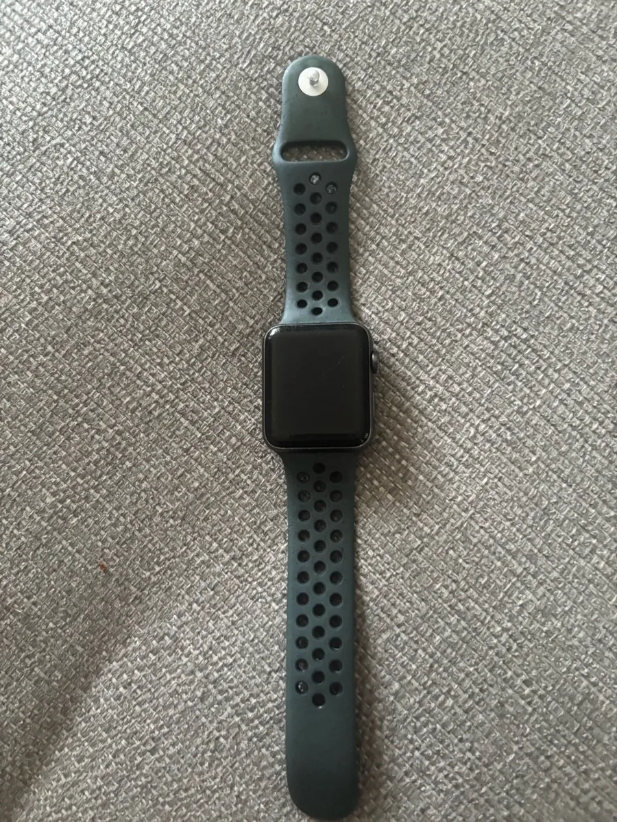 Apple Watch Series 3 42mm - Image 1
