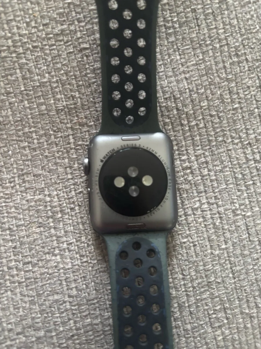 Apple Watch Series 3 42mm - Image 3