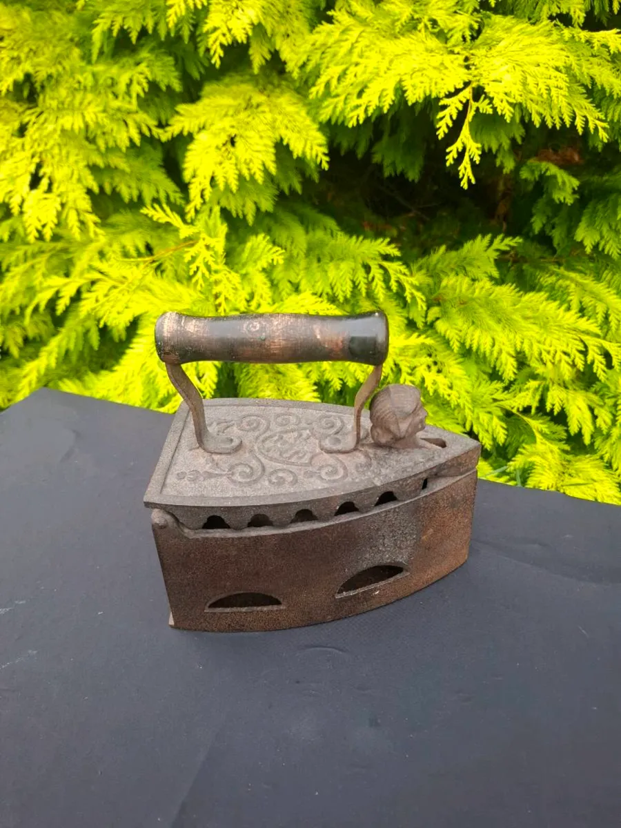 Antique coal iron - Image 1