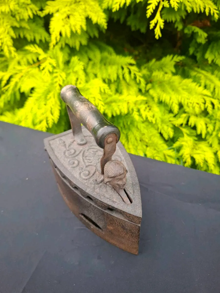 Antique coal iron - Image 2