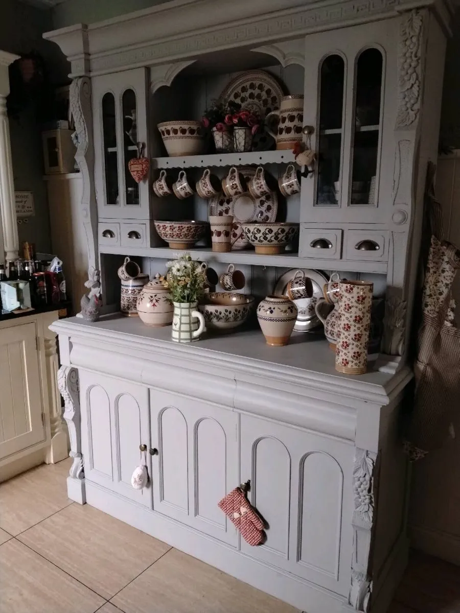 Solid kitchen dresser delivery arranged