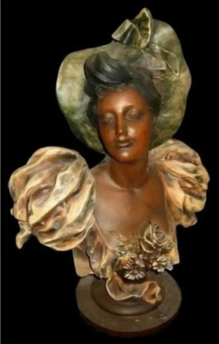 Substantial Vintage Bust 'Libellule' - Image 1