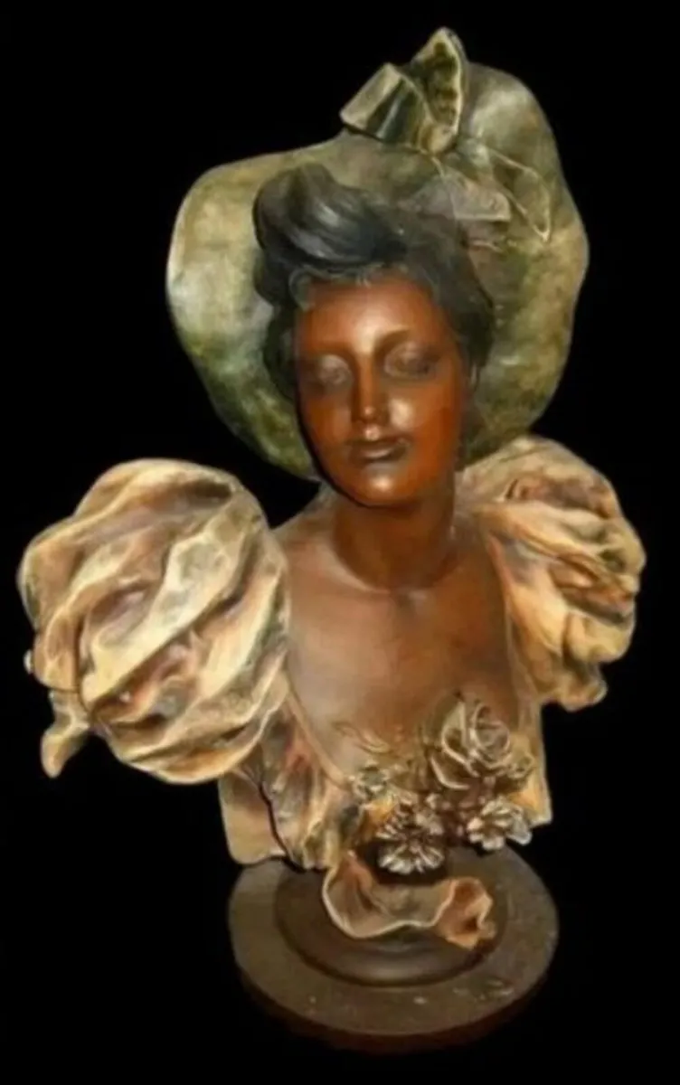 Substantial Vintage Bust 'Libellule' - Image 4