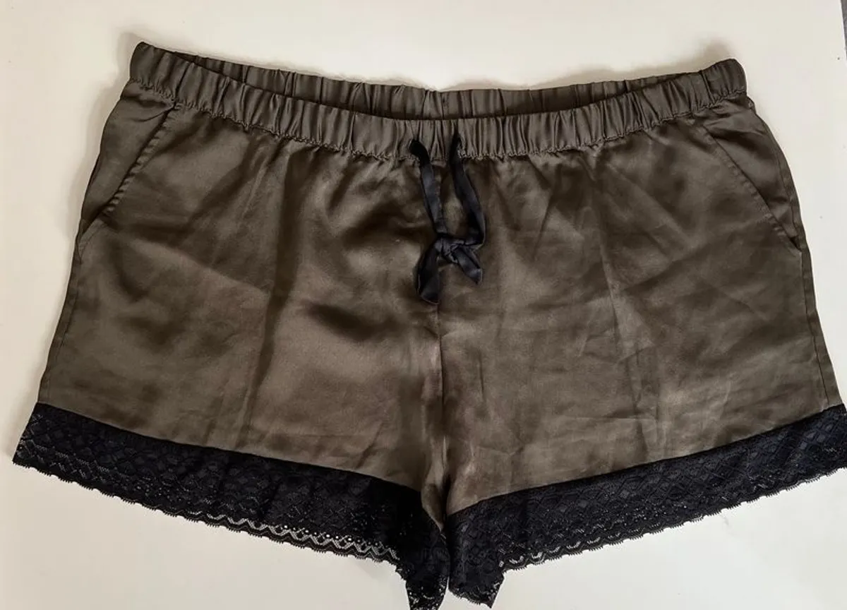 Bundle of Shorts Size XL - Image 3