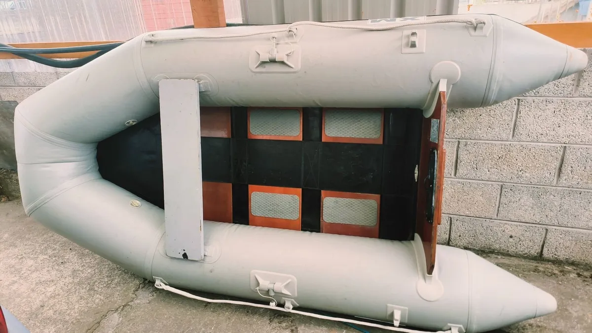Inflatable dingy - Image 2