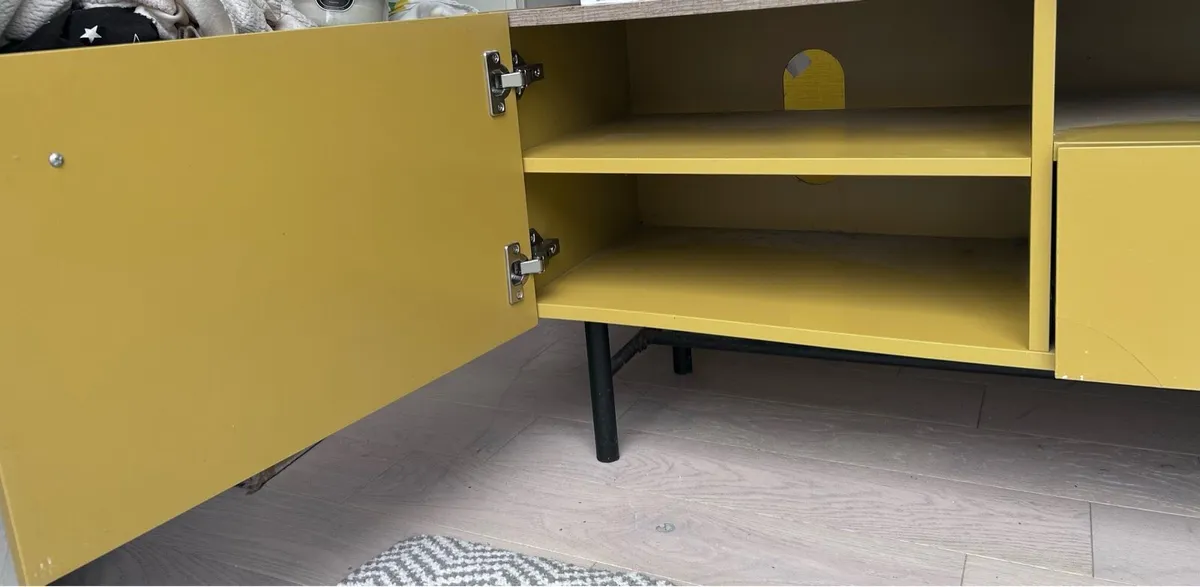 Custom coloured TV unit with delivery! - Image 4