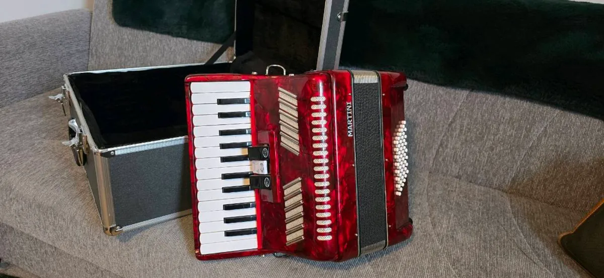 Piano Accordion - excellent condition - Image 2