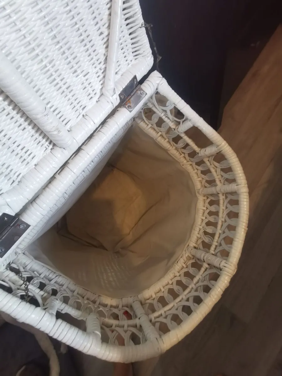 Quality Bathroom Wicker Set - Image 4