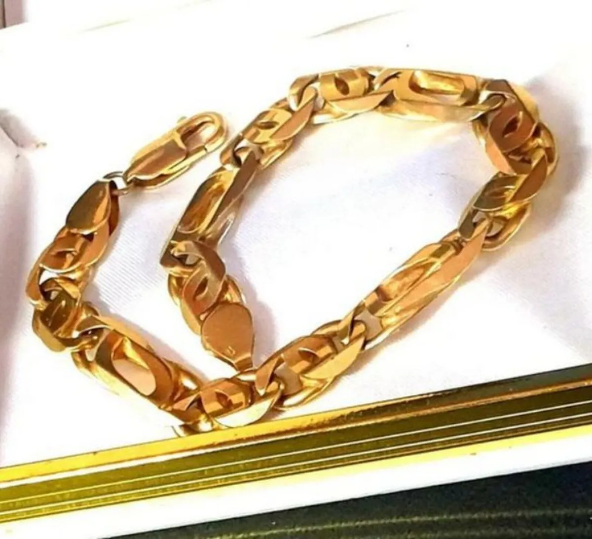 Vintage 9ct Gold Heavy Curb Link Bracelet - Image 2