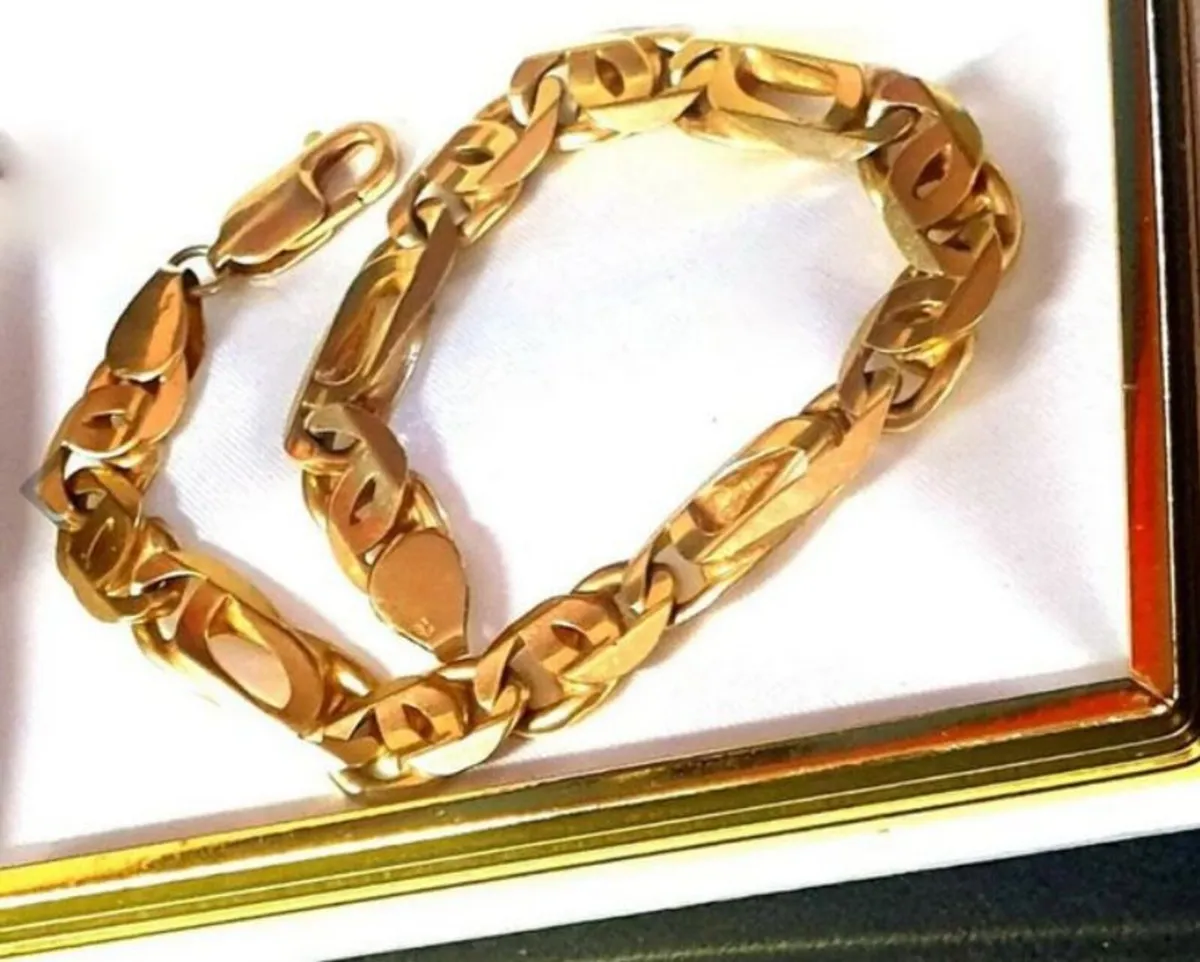 Vintage 9ct Gold Heavy Curb Link Bracelet - Image 3