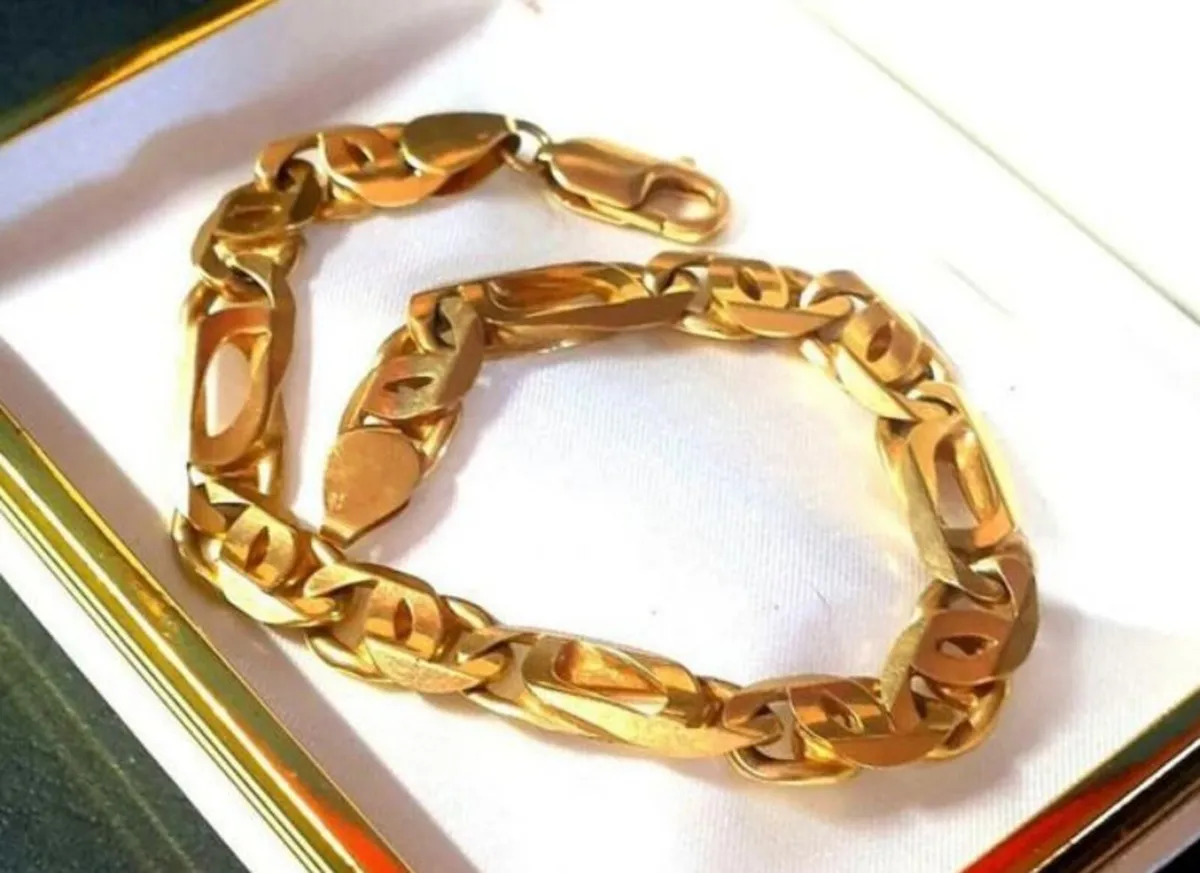 Vintage 9ct Gold Heavy Curb Link Bracelet - Image 1