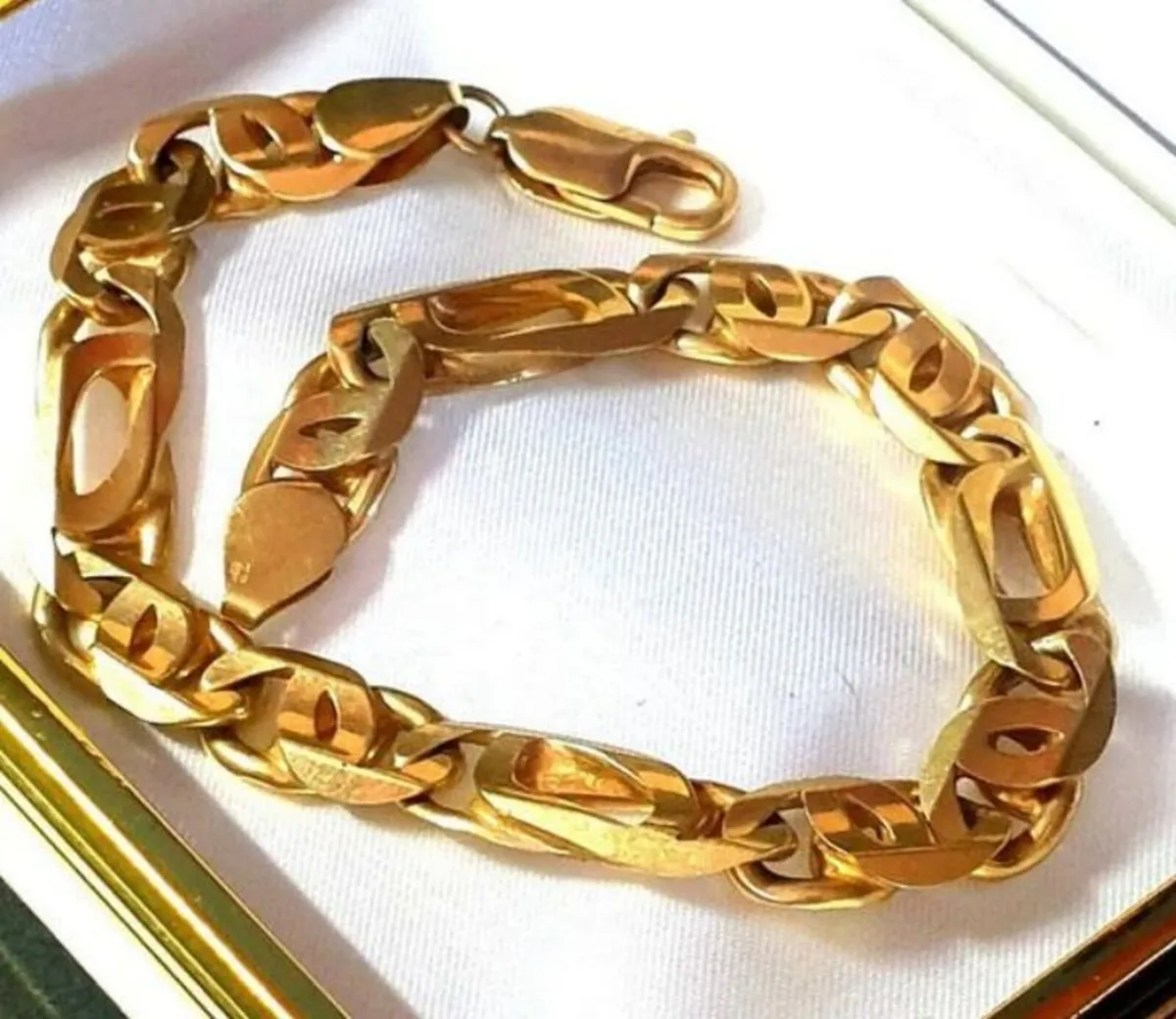 Vintage 9ct Gold Heavy Curb Link Bracelet - Image 4