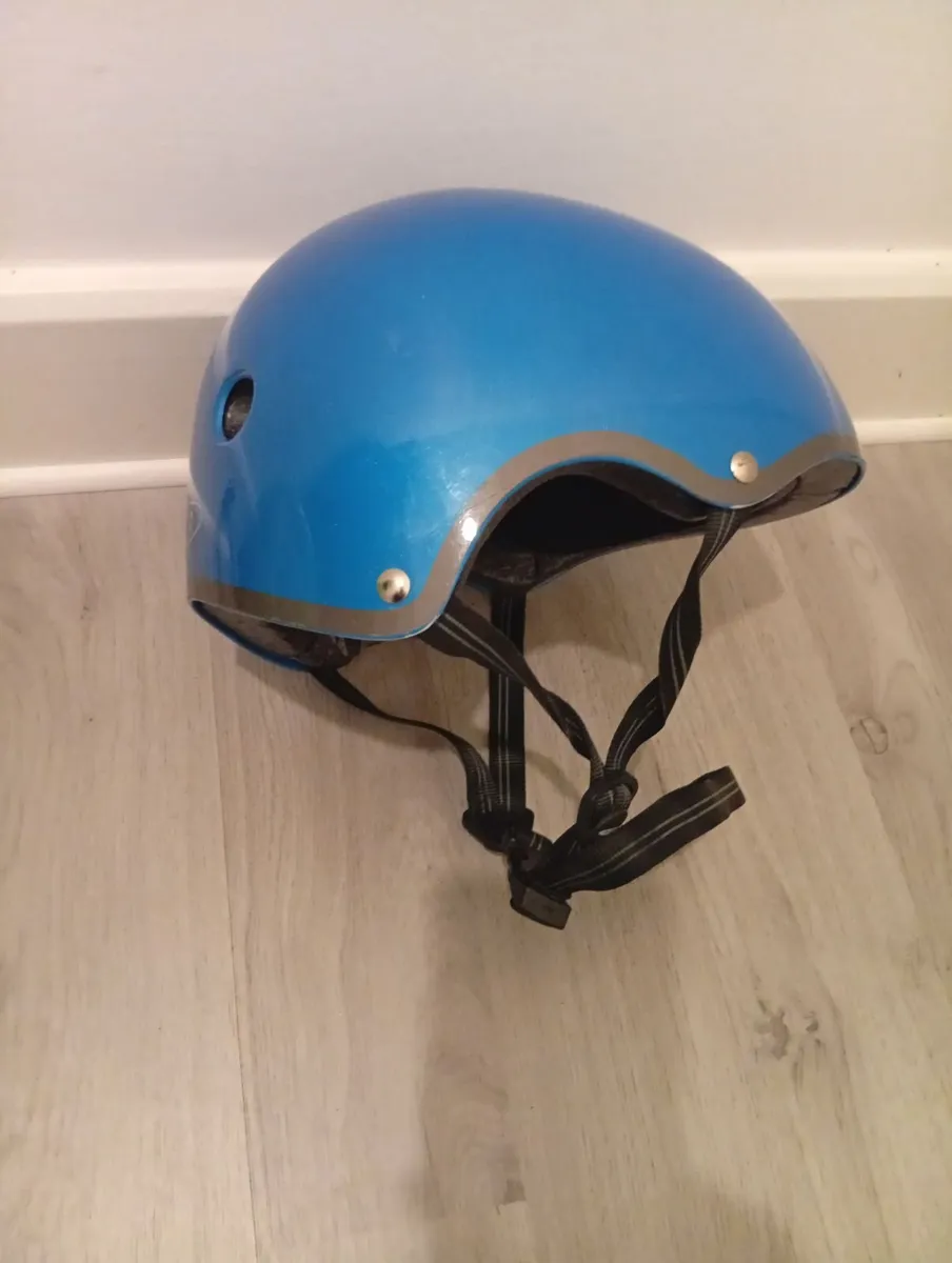 Quality Universal Helmet M-Size 2months old - Image 1
