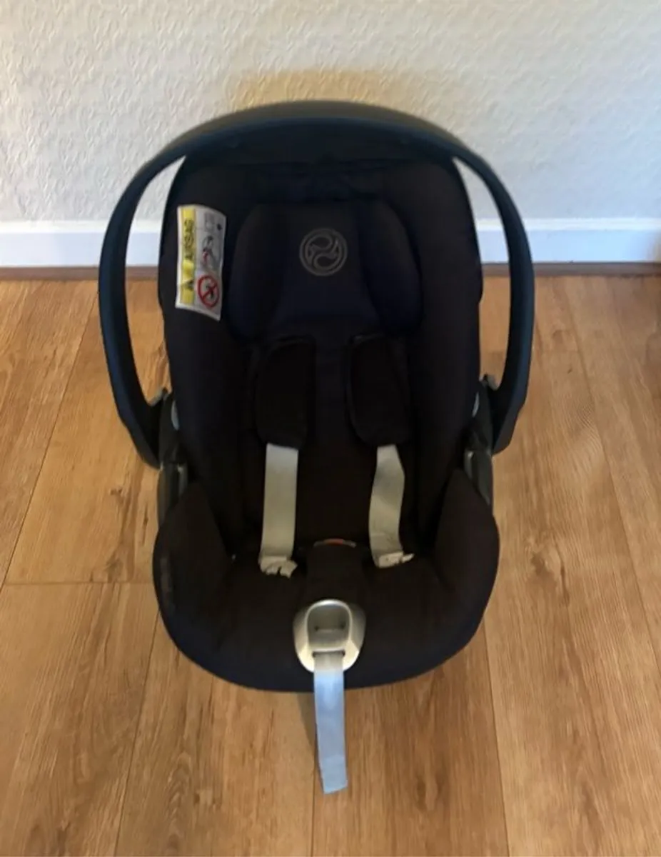 Cybex Cloud Z Rotating Car Seat & isofix base - Image 4
