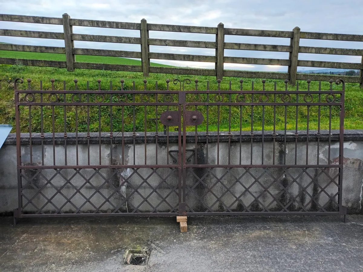 Gates - Image 1