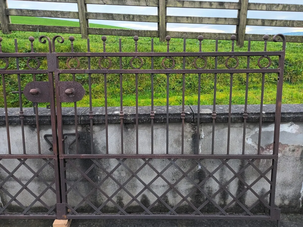 Gates - Image 2