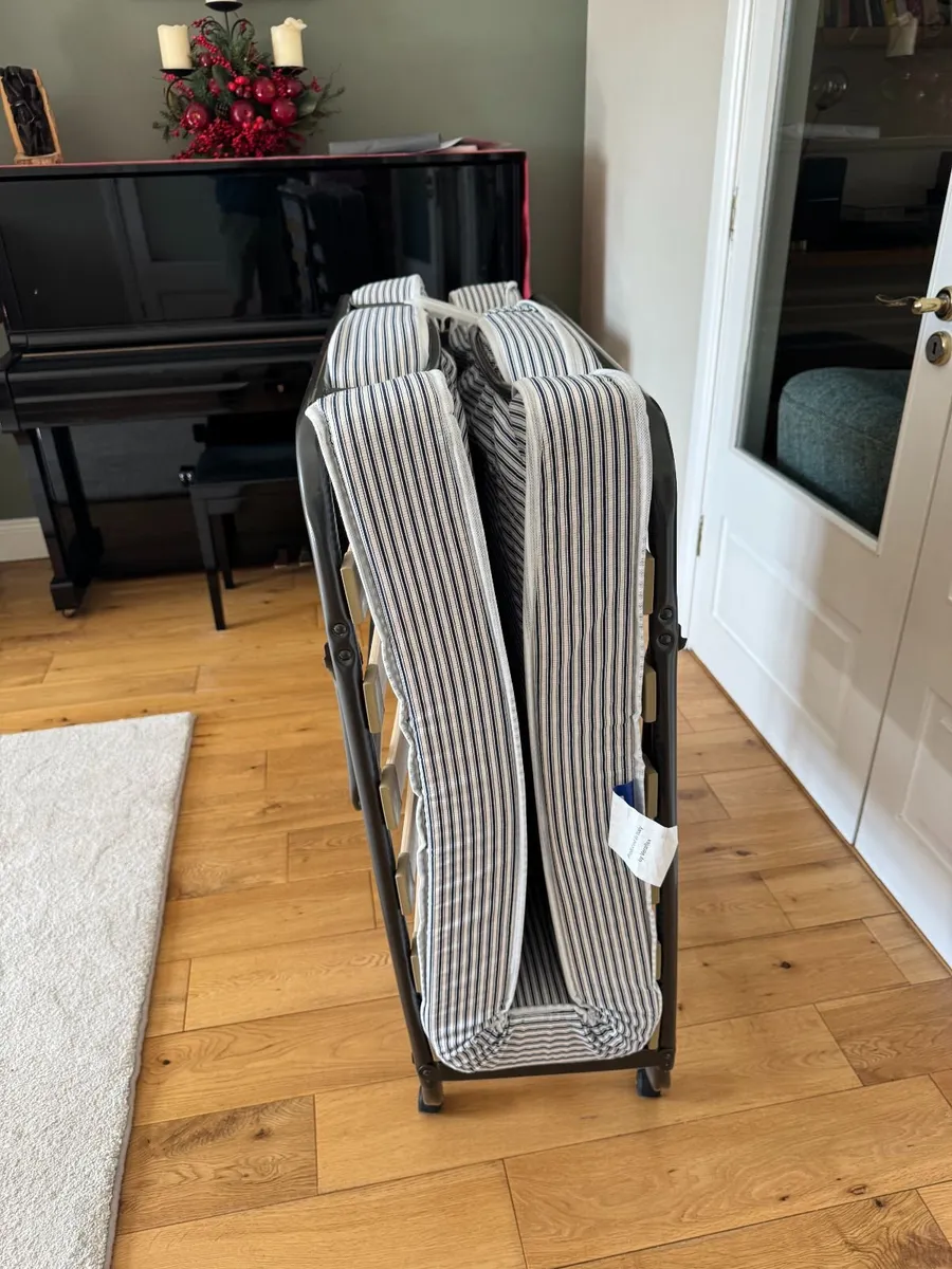 Fold-up bed - Image 1