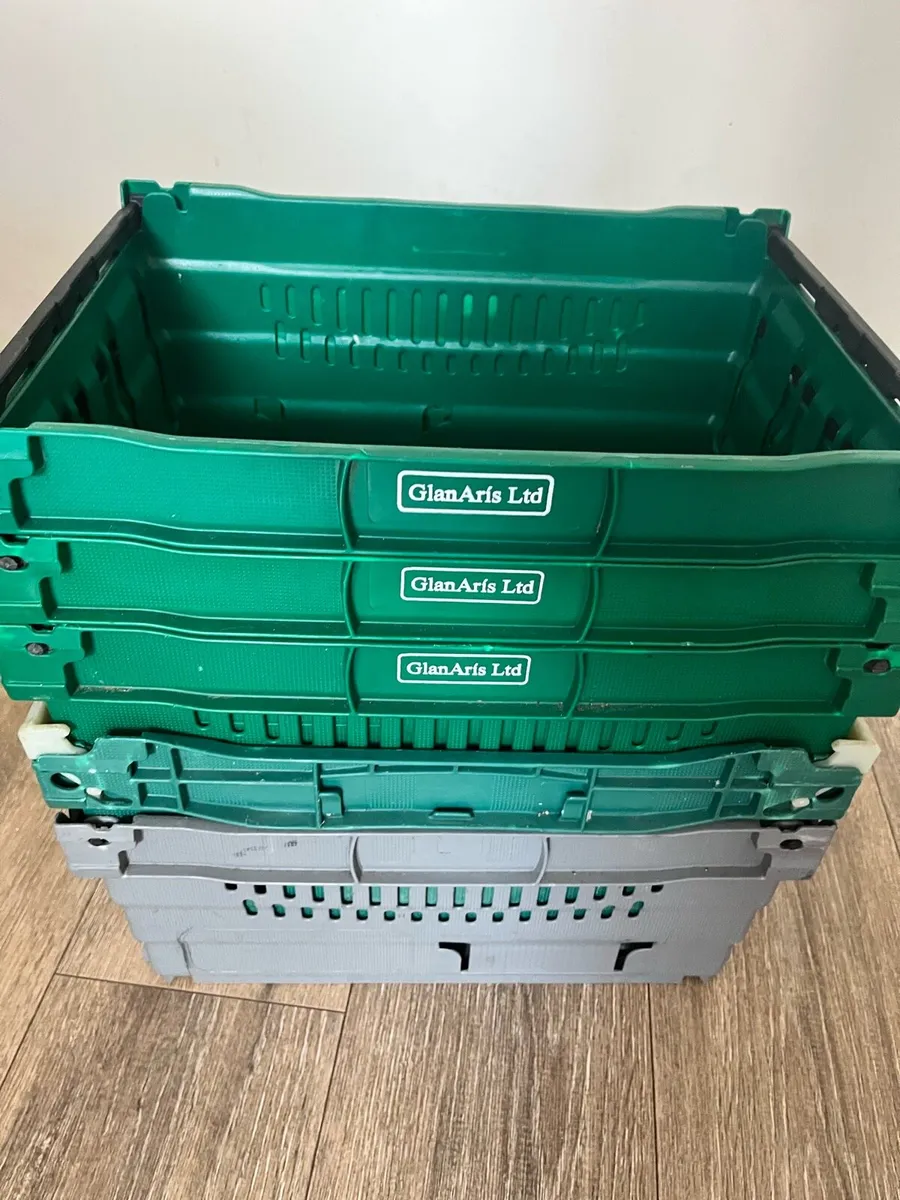 Five boxes - Image 1