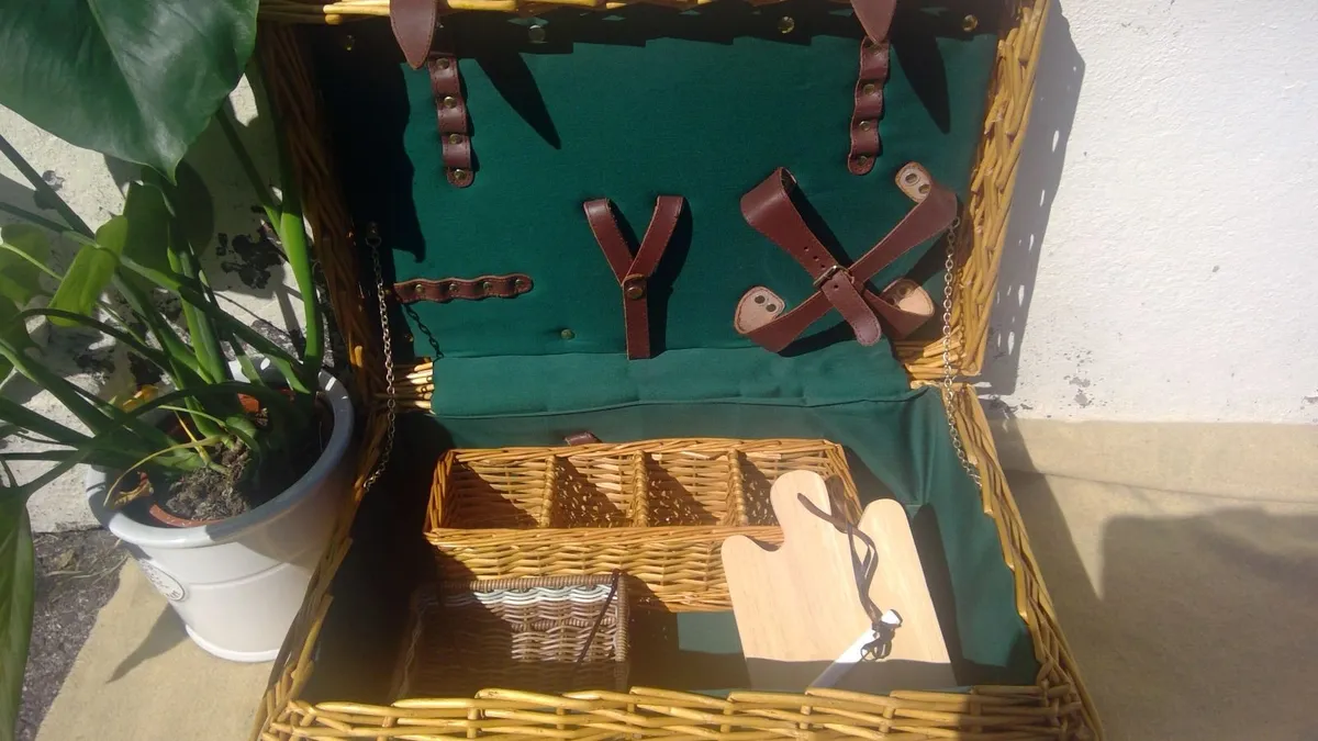 Wicker basket - Image 1