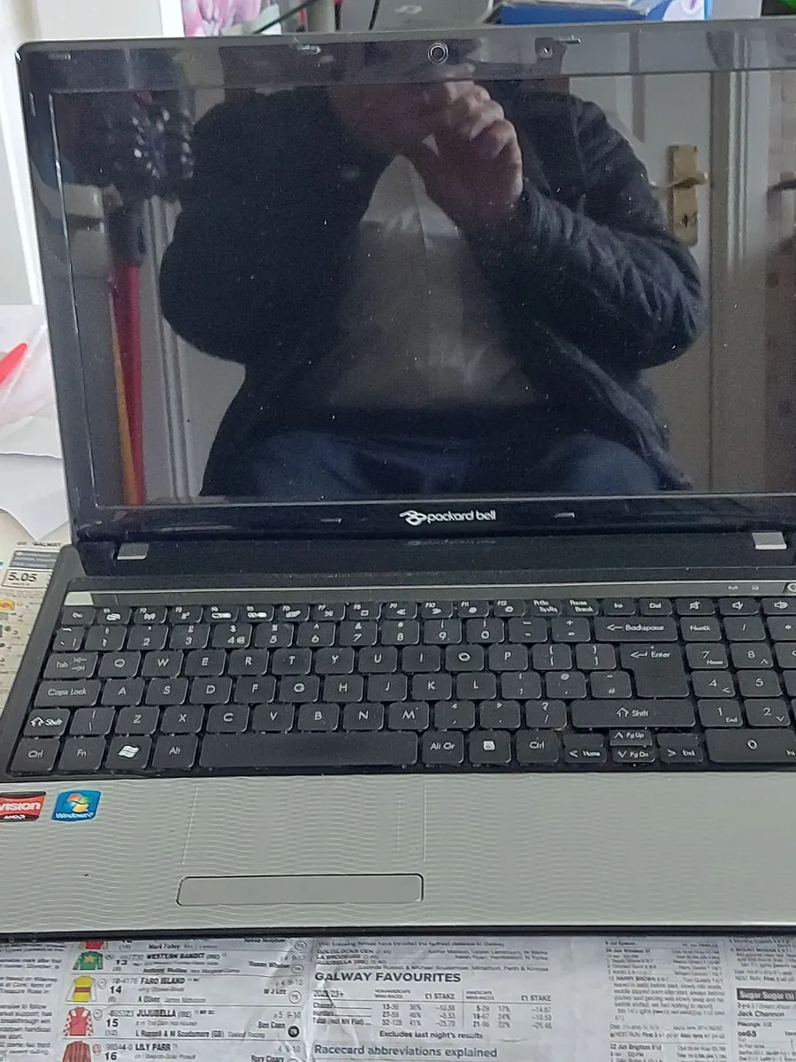 Packard Bell Easynote TM82-RB-020UK 15.6" Laptop - Image 1