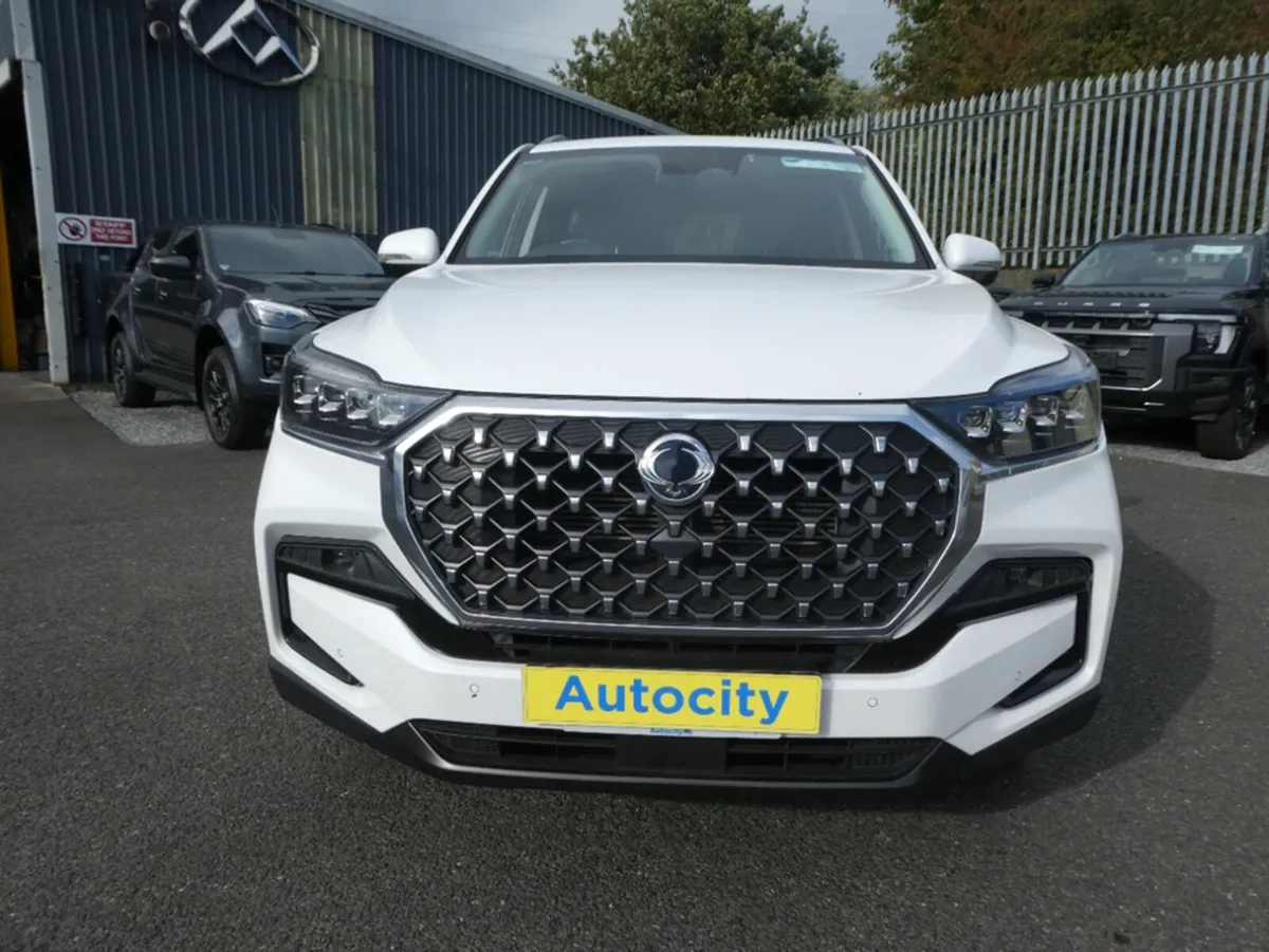 SsangYong Rexton G4 P/T 4WD 2 SEAT COM 4DR - Image 2