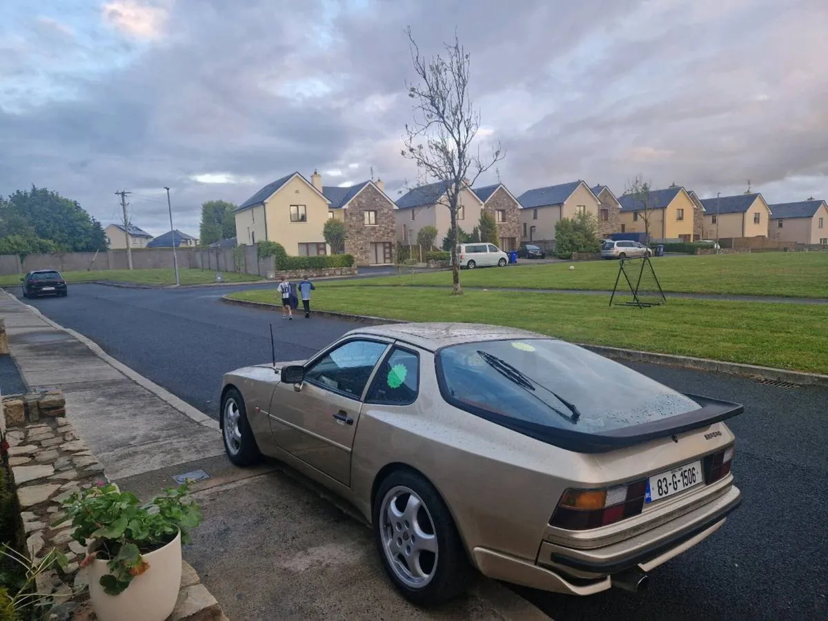 Porsche 944 - Image 2
