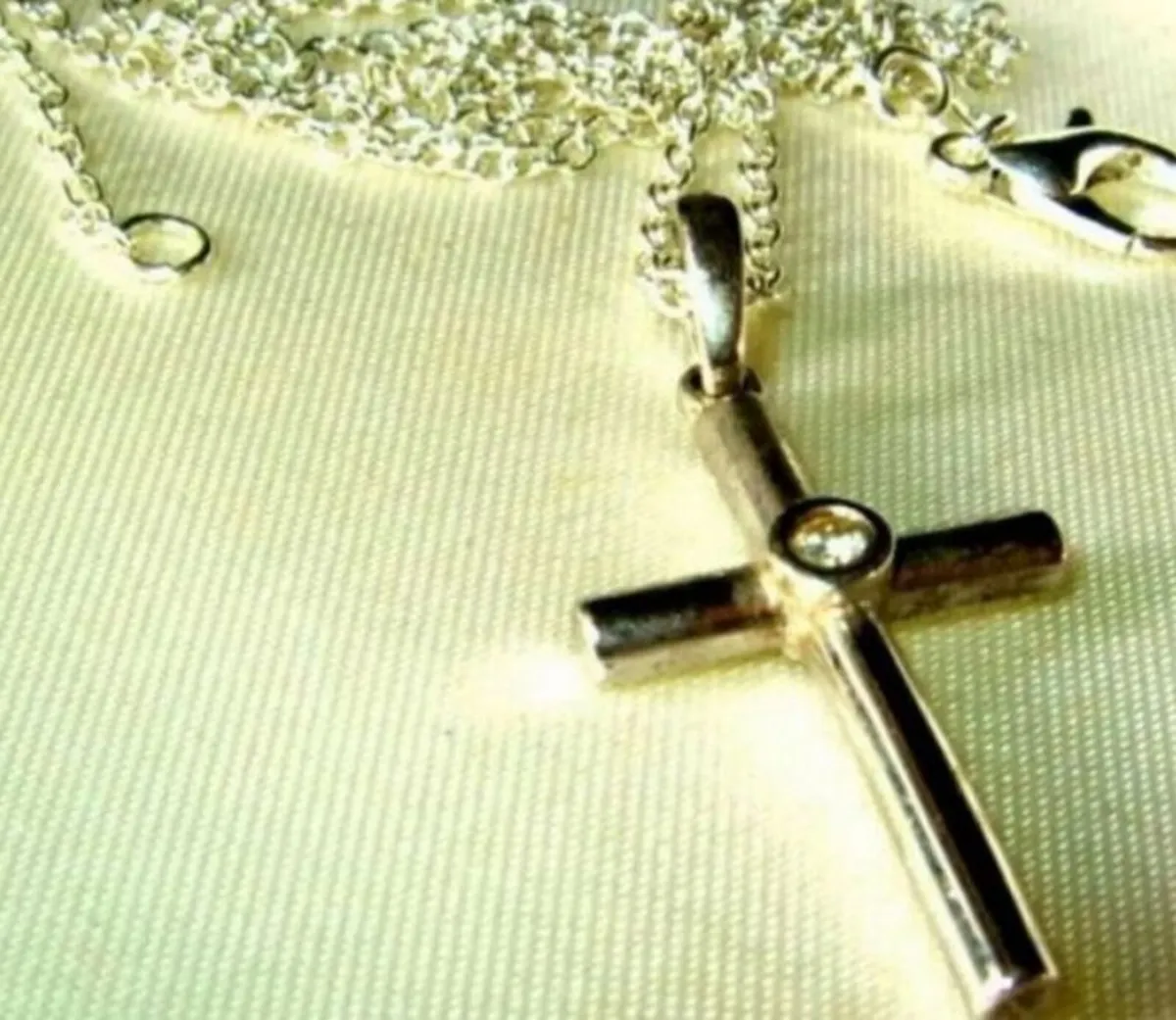 Vintage Hallmarked 9ct Gold Diamond Cross & Chain - Image 2