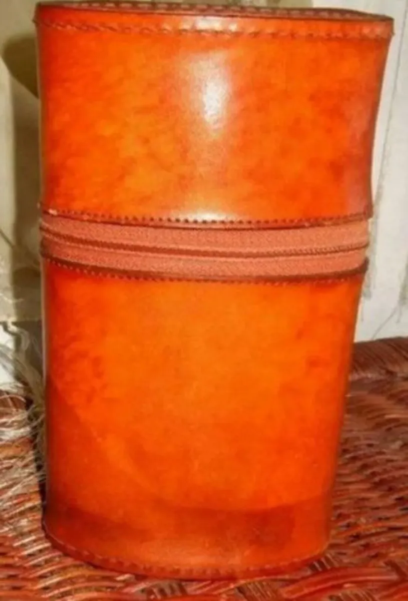 Vintage Harrods Hip flask & Leather Case - Image 3