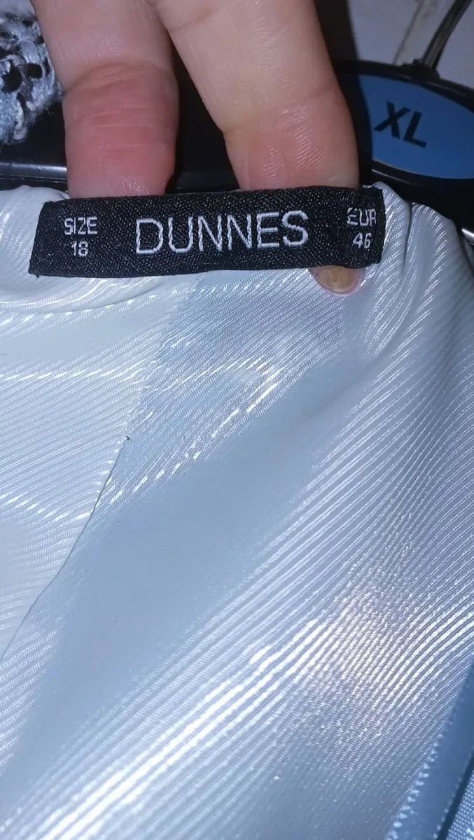 Beautiful dunnes store blue blazer size 18 - Image 2