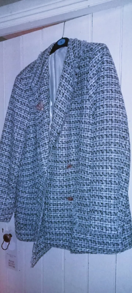 Beautiful dunnes store blue blazer size 18 - Image 4