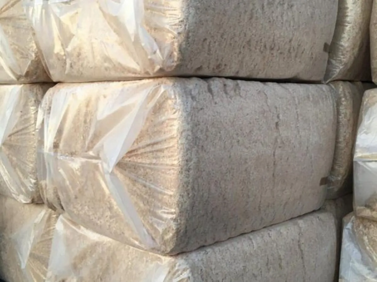 Bales of shavings - Image 2