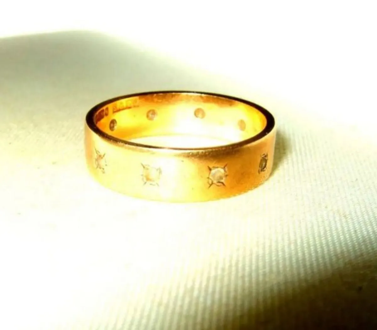 Vintage Hallmarked 9ct Gold/Diamond Ring - Image 1