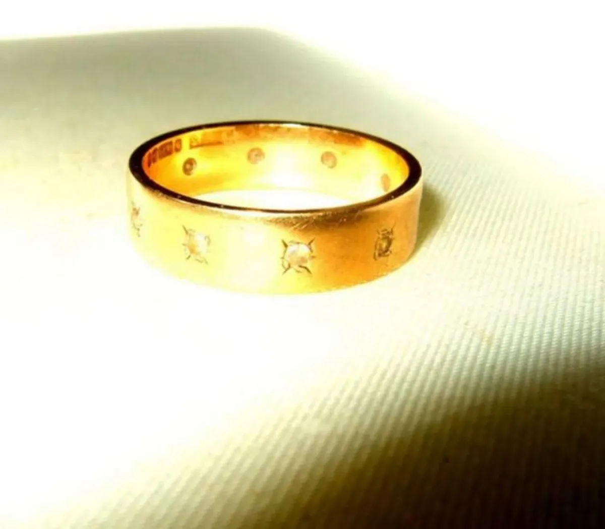 Vintage Hallmarked 9ct Gold/Diamond Ring - Image 2