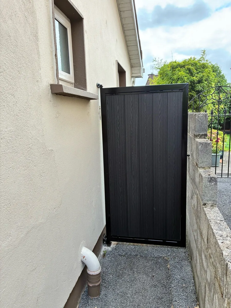 Side entrance gates - Image 1