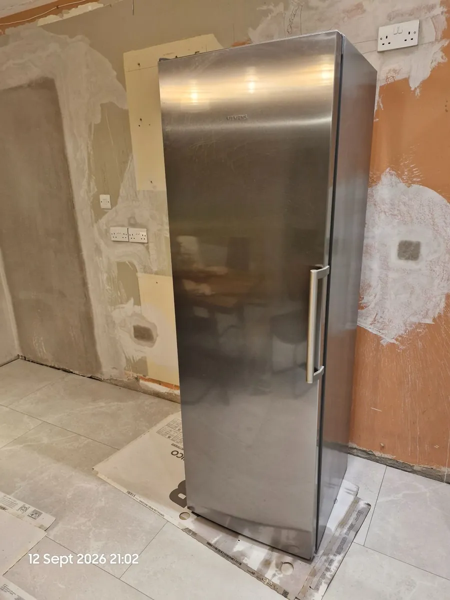 Siemens Freestanding Larder Fridge - Image 2