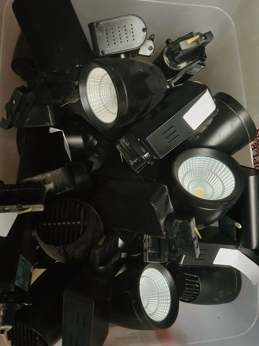 LED TRACK LIGHTS HUGE CLEARANCE - Image 2