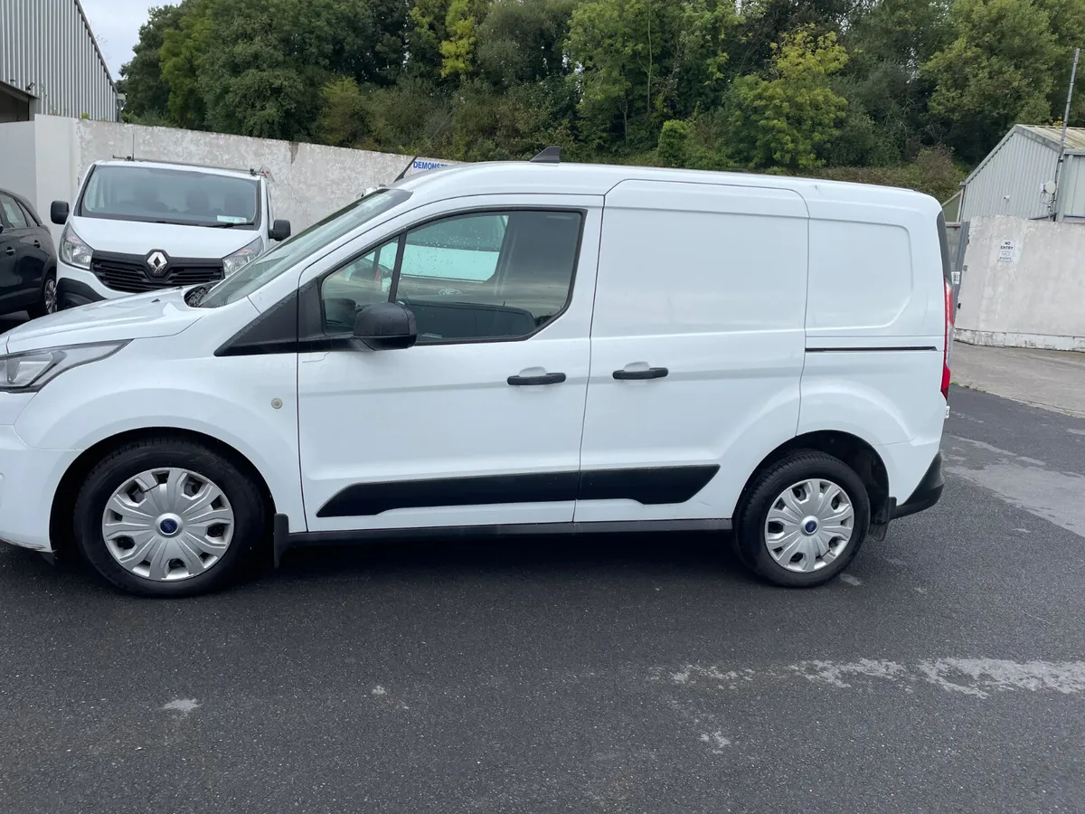 Ford Transit Connect 2023 - Image 2