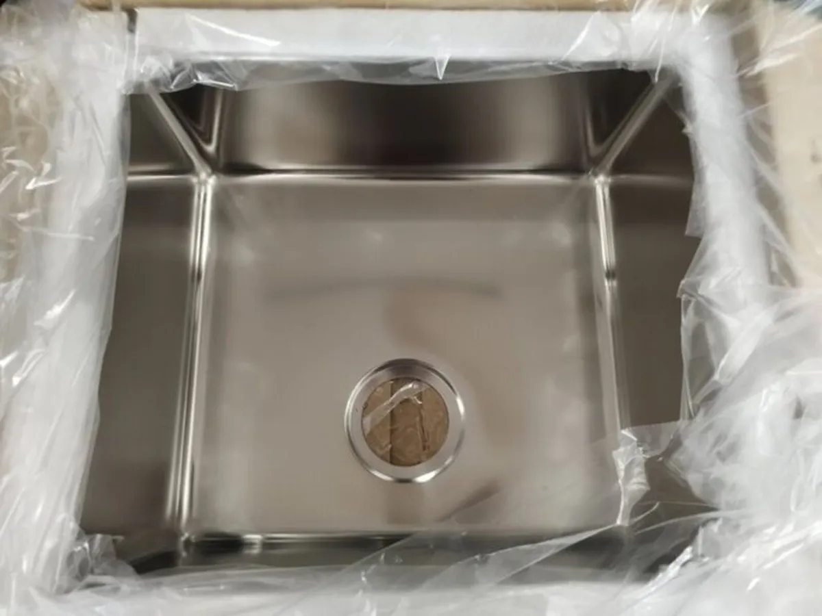 Undermounted sink - Image 3