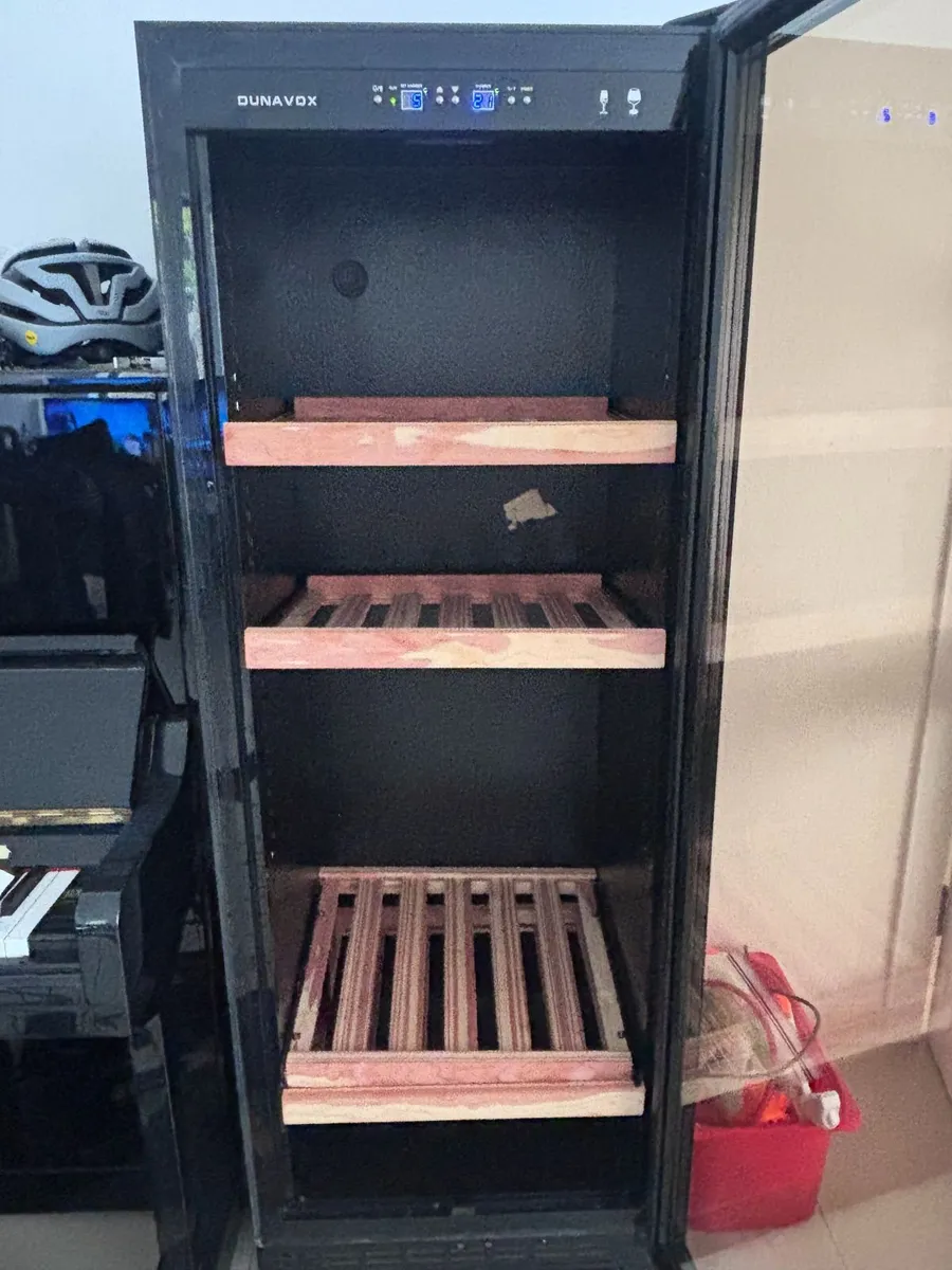 Wine fridge - Image 1