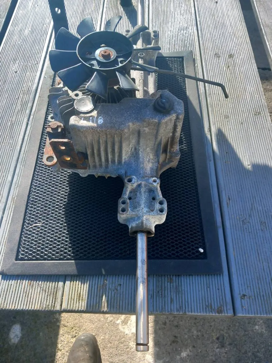 John deere L118 hydrostatic transmission for sale - Image 2