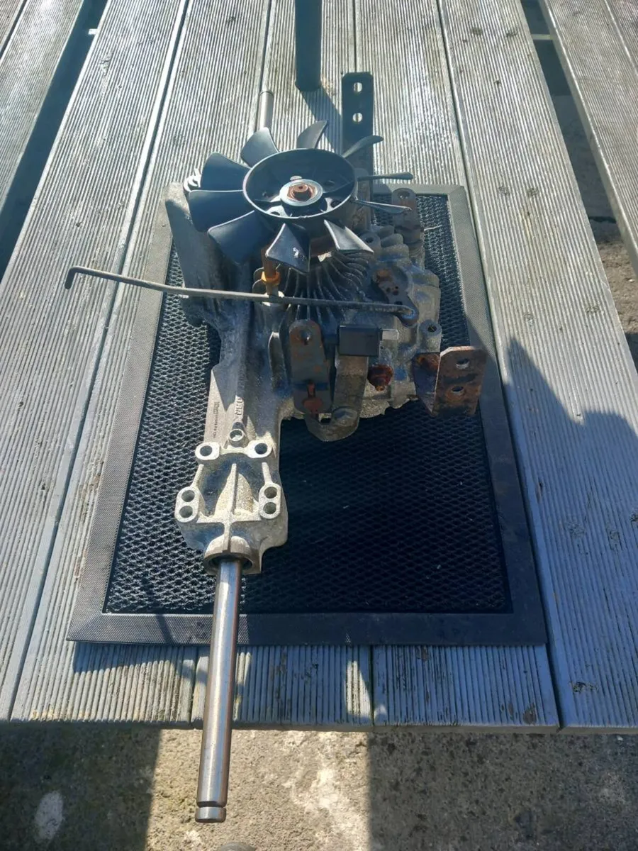 John deere L118 hydrostatic transmission for sale - Image 4