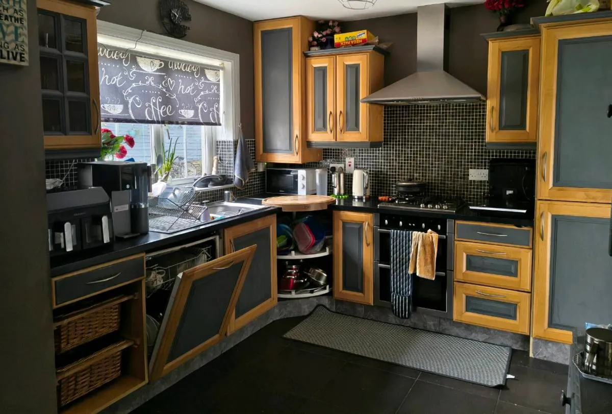 Kitchen and utility - Image 2