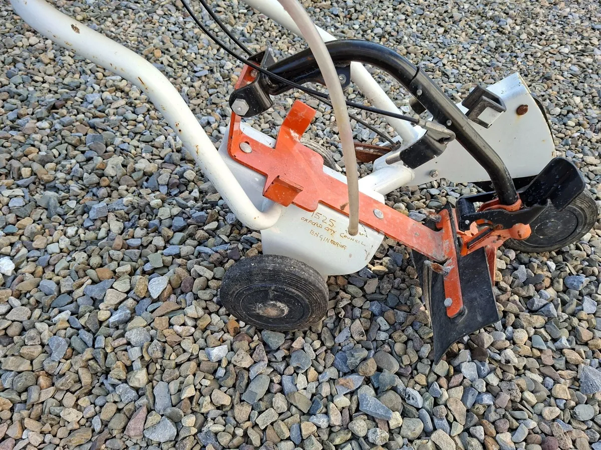 Stihl FW20 Cart with Attachment Kit - Image 4