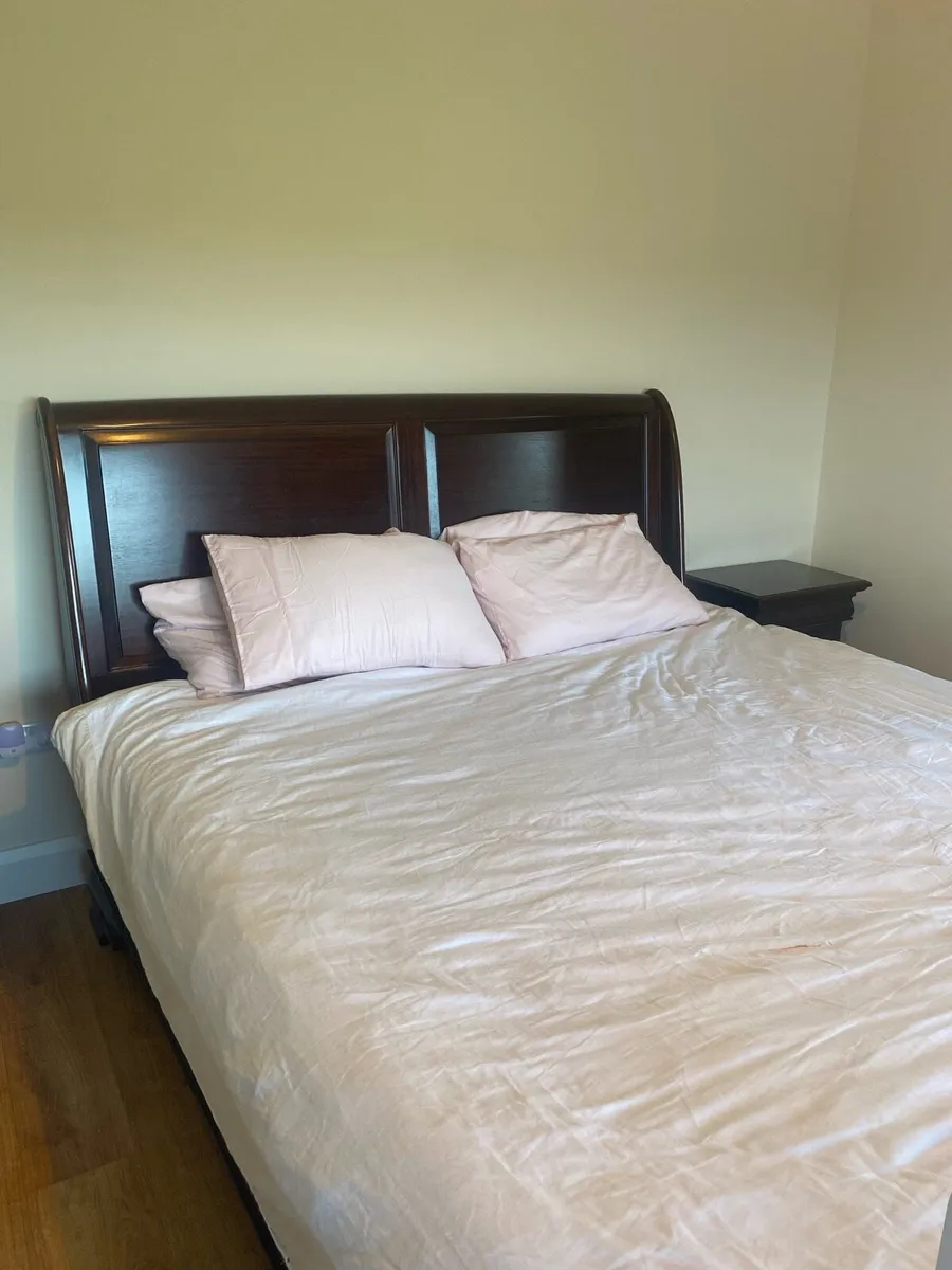 King bed and furniture set - Image 1