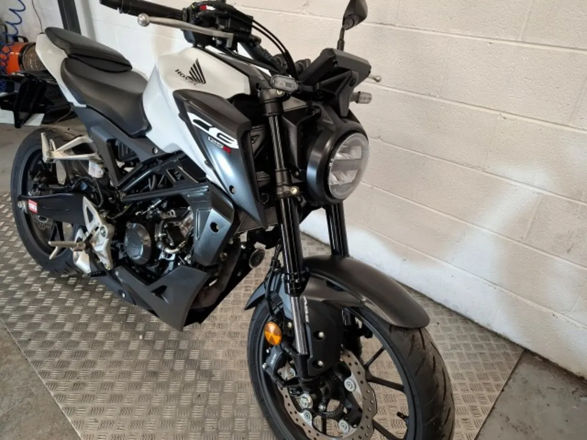 Honda CB125R 2025 - Image 2